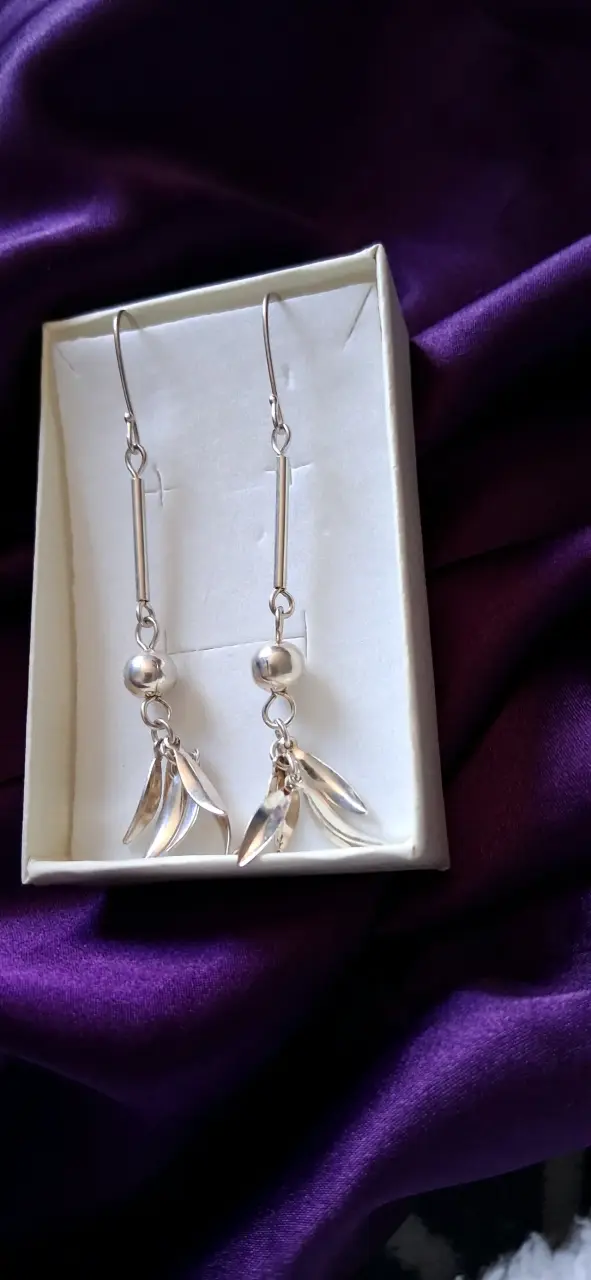Elegantes aros colgantes de plata - 2