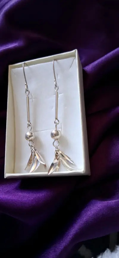 Elegantes aros colgantes de plata - miniatura 2