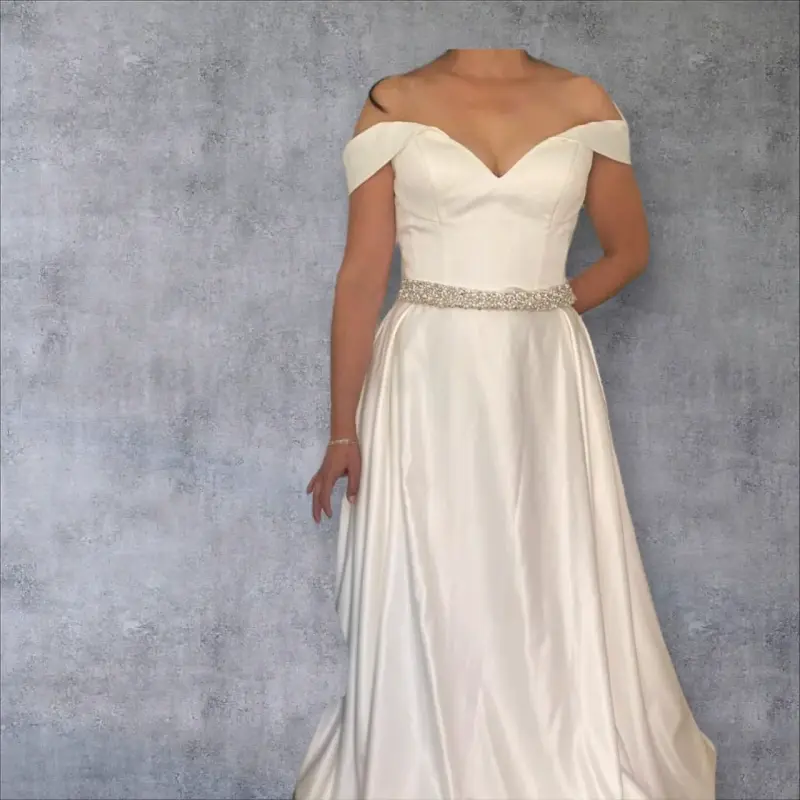 Vestido de novia blanco con escote corazón y cinturón de pedrería - 4