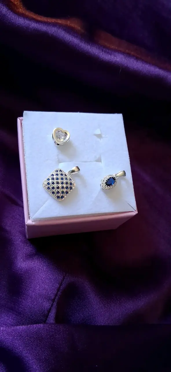 Colgantes de plata con piedras preciosas