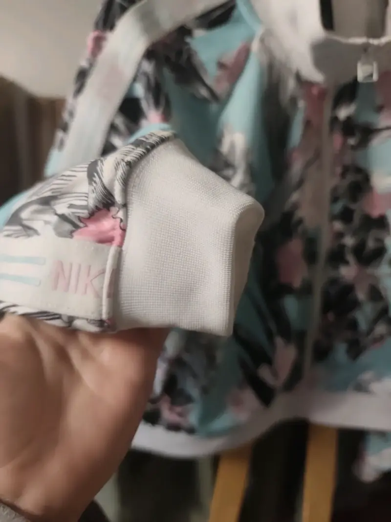 Chaqueta deportiva floral Nike para mujer - 2