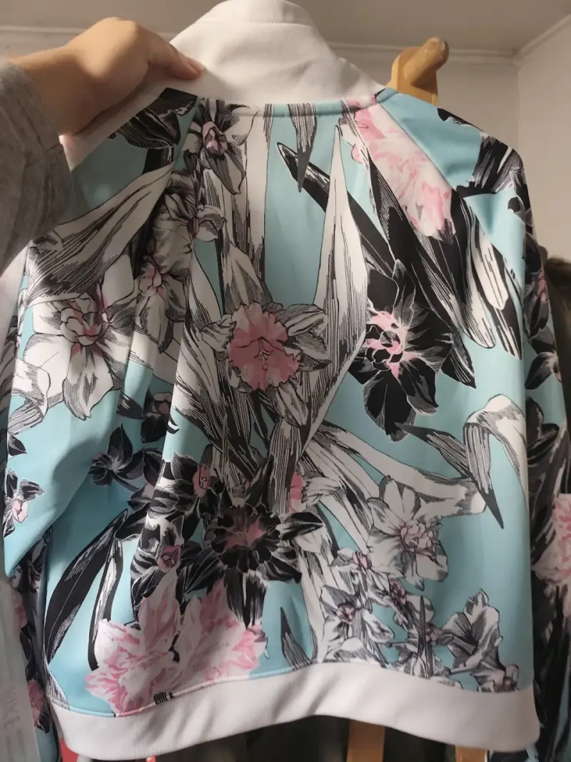 Chaqueta deportiva floral Nike para mujer - 5