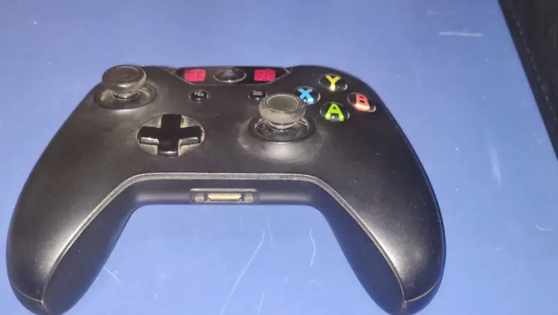 Consola Xbox One con control y cables - 2