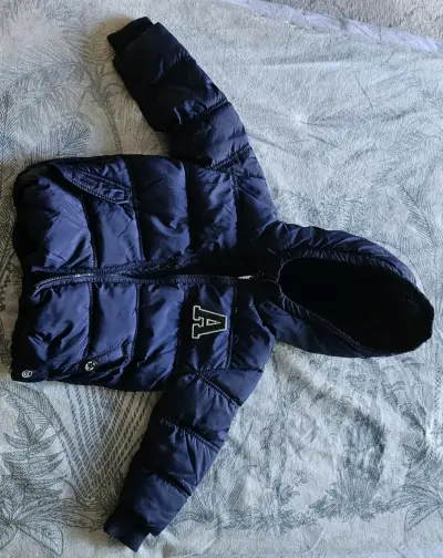 Chaqueta acolchada azul para niño con capucha - miniatura 1