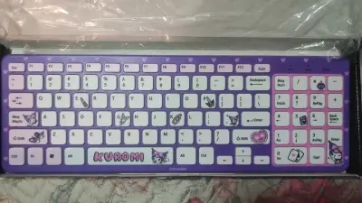 Teclado USB Kuromi Sanrio portátil y compacto - miniatura 1