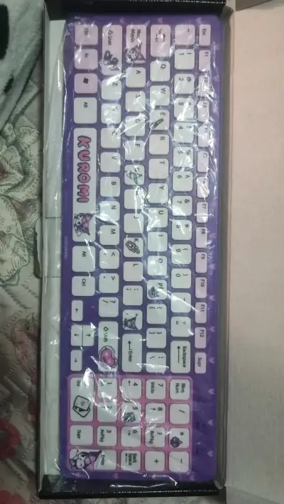 Teclado USB Kuromi Sanrio portátil y compacto - miniatura 2