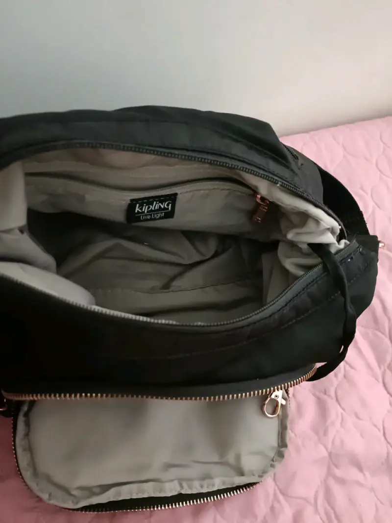 Bolso bandolera negro con múltiples bolsillos - 5