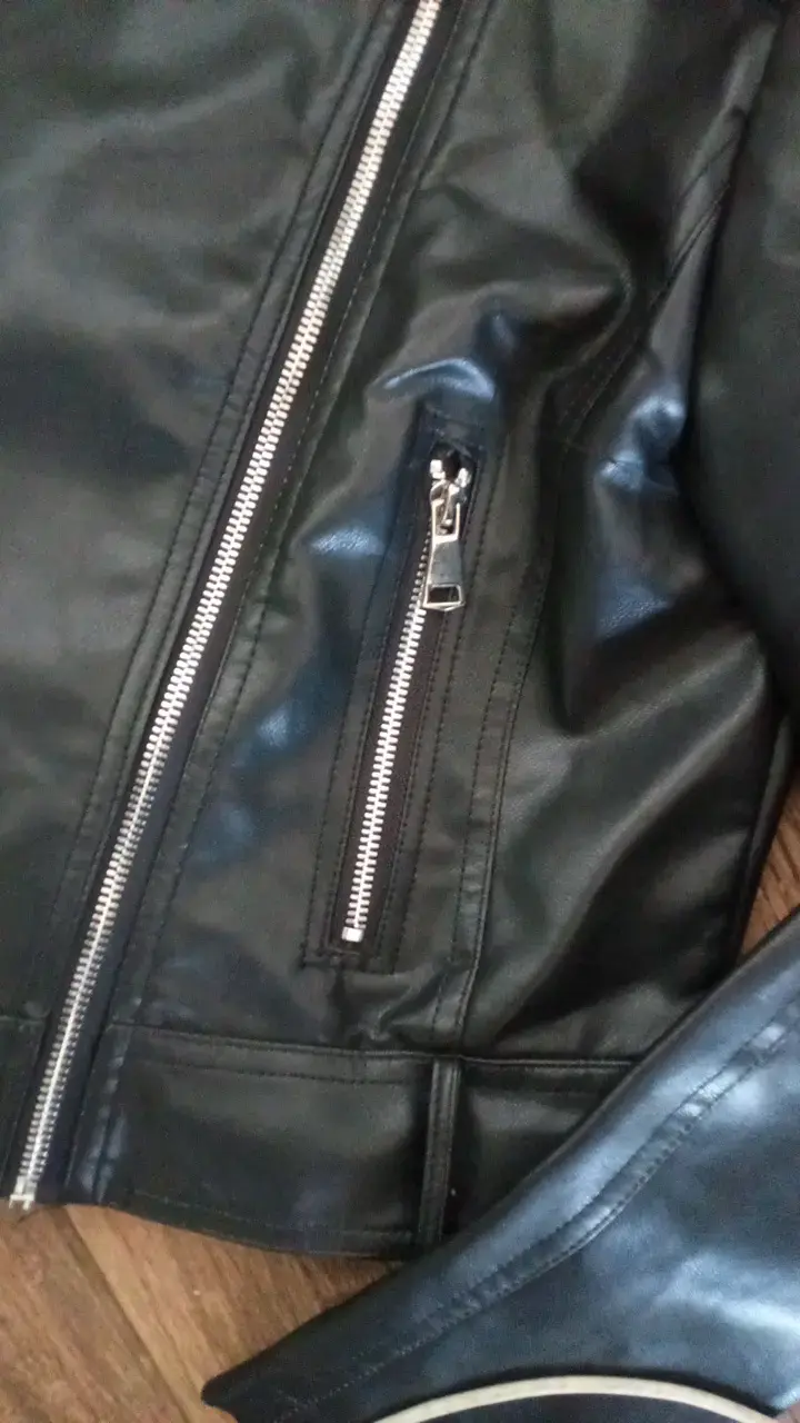 Chaqueta de cuero sintético negra con cierre - 2