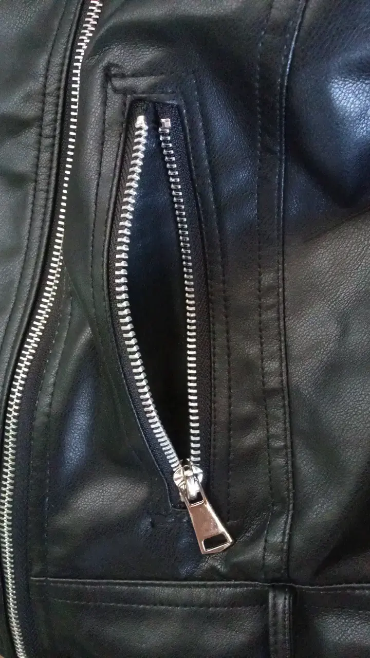 Chaqueta de cuero sintético negra con cierre - 3