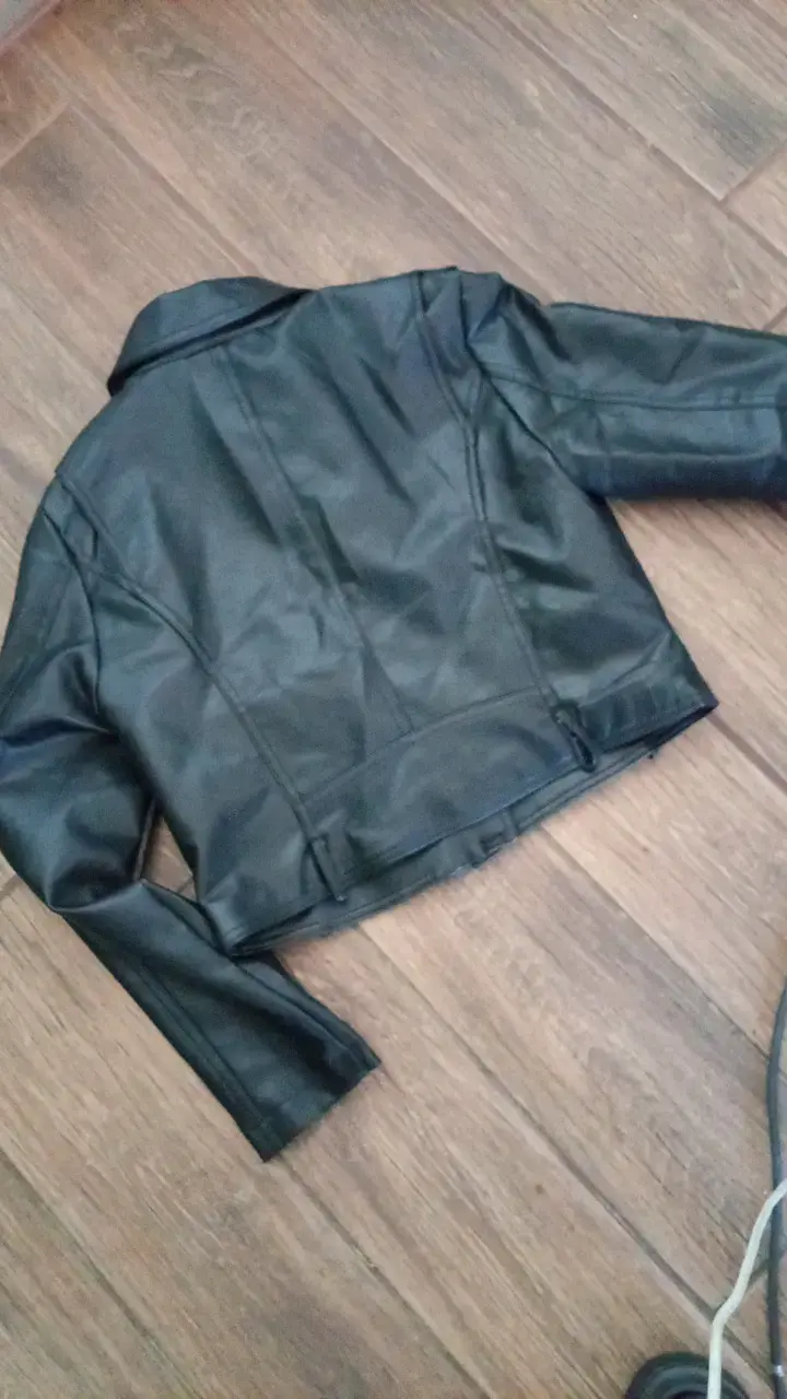 Chaqueta de cuero sintético negra con cierre - 4