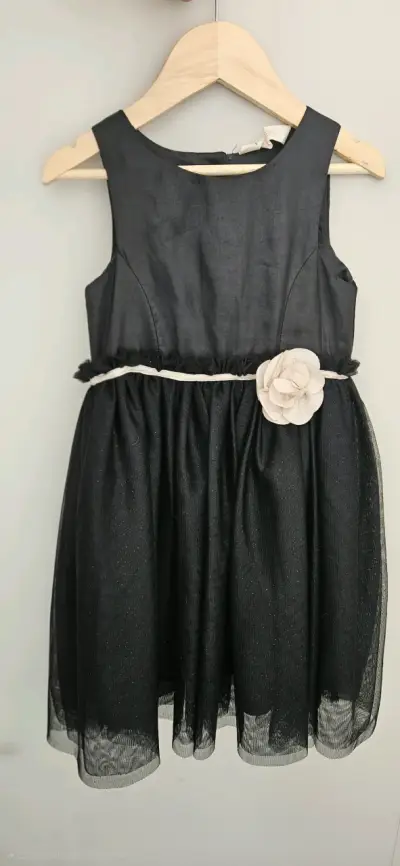 Vestido de niña fiesta negro con flor - miniatura 1