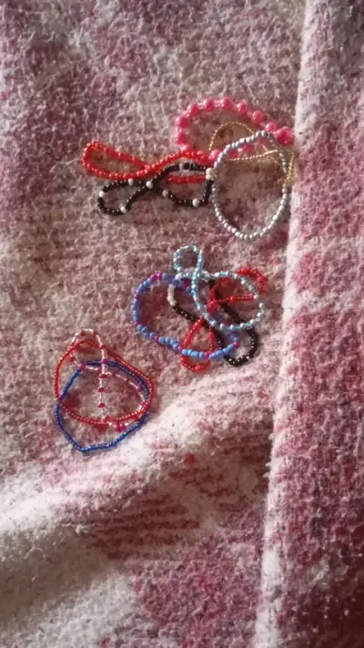 Conjunto de pulseras de cuentas coloridas - miniatura 1