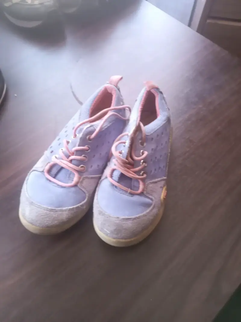 Zapatillas deportivas para niños en varios colores - 1