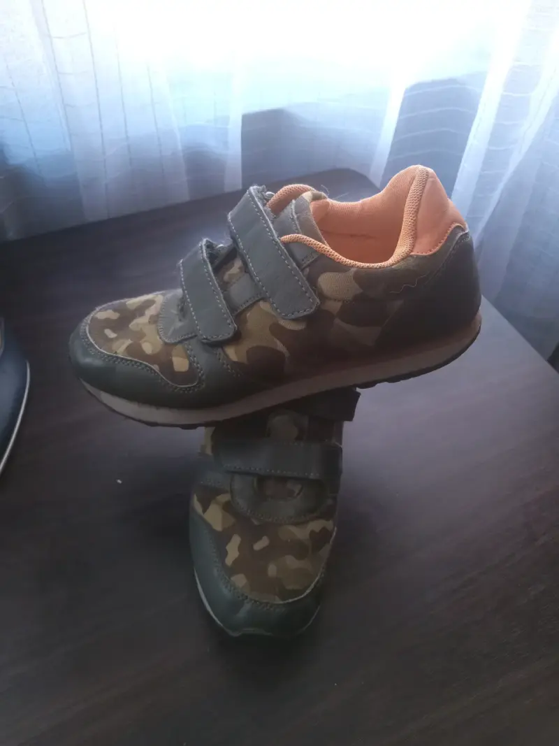 Zapatillas deportivas para niños en varios colores - 4