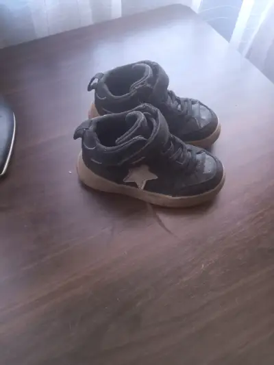 Zapatillas deportivas para niños en varios colores - miniatura 5