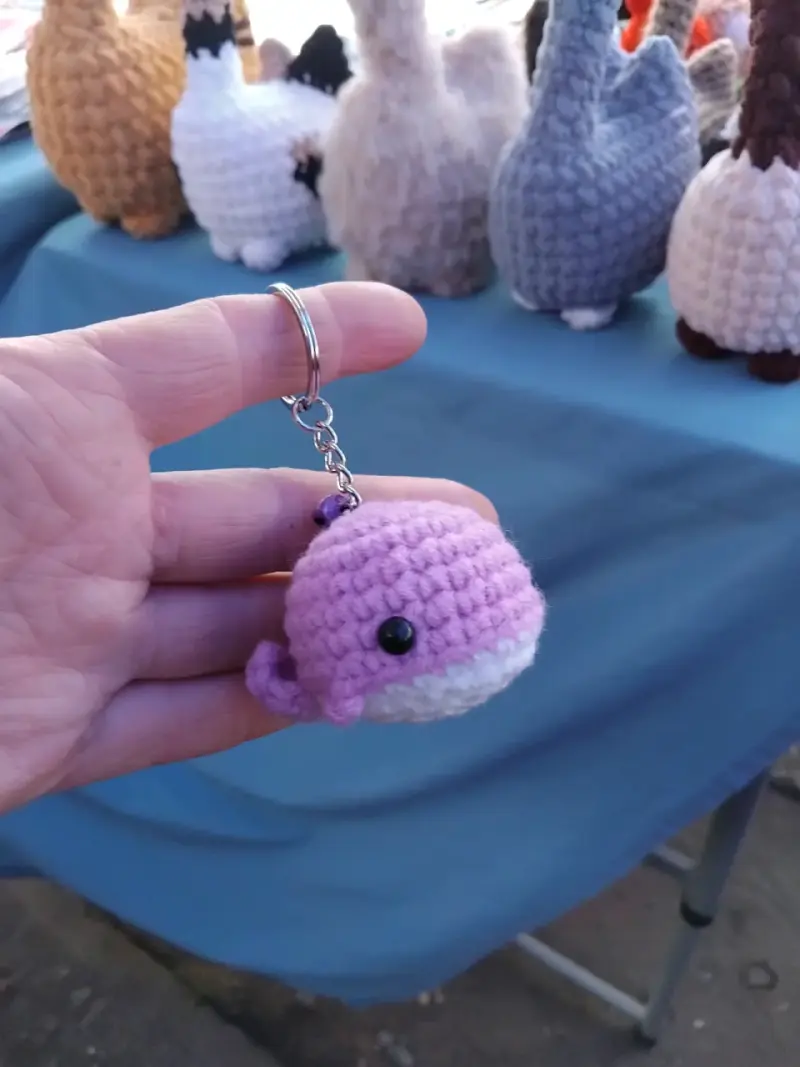 Llavero de ballena tejido a crochet - 1