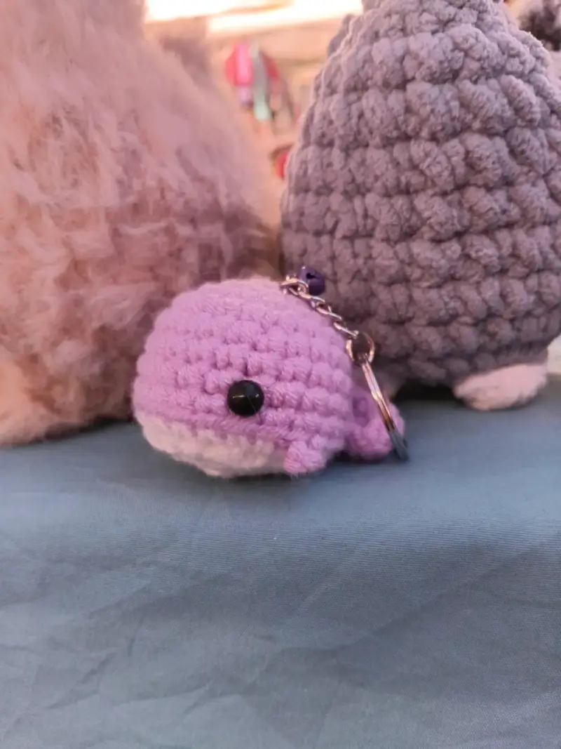 Llavero de ballena tejido a crochet - 2
