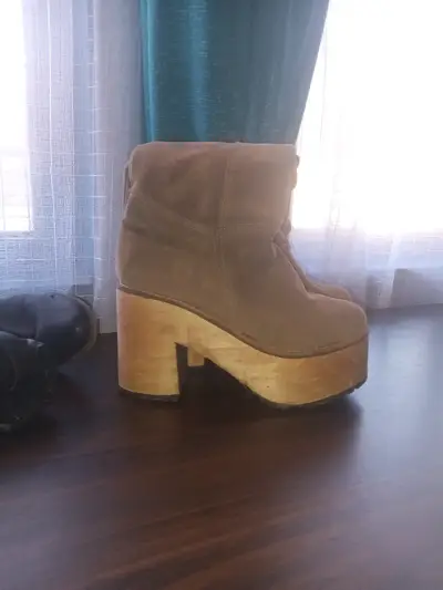 Botines de cuero negro con tacón alto - miniatura 4