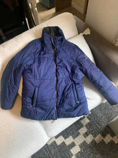 Chaqueta acolchada azul marino con cierre dorado - miniatura 3