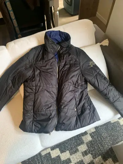 Chaqueta acolchada azul marino con cierre dorado - miniatura 4