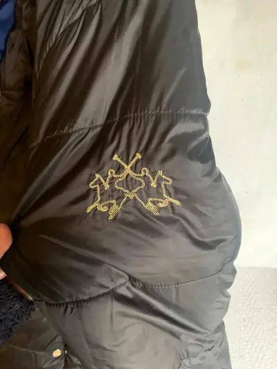 Chaqueta acolchada azul marino con cierre dorado - miniatura 5