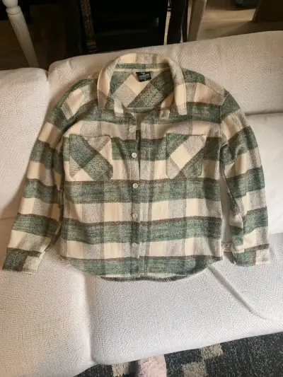 Camisa de franela a cuadros verde y beige para mujer - miniatura 1