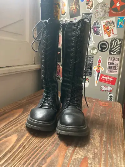 Botas negras de cuerina - miniatura 3