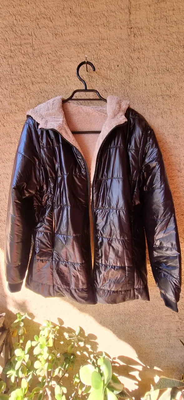 Chaqueta acolchada negra con forro polar - 2
