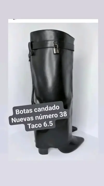 Botas negras con candado, taco 6.5, nuevas - miniatura 1
