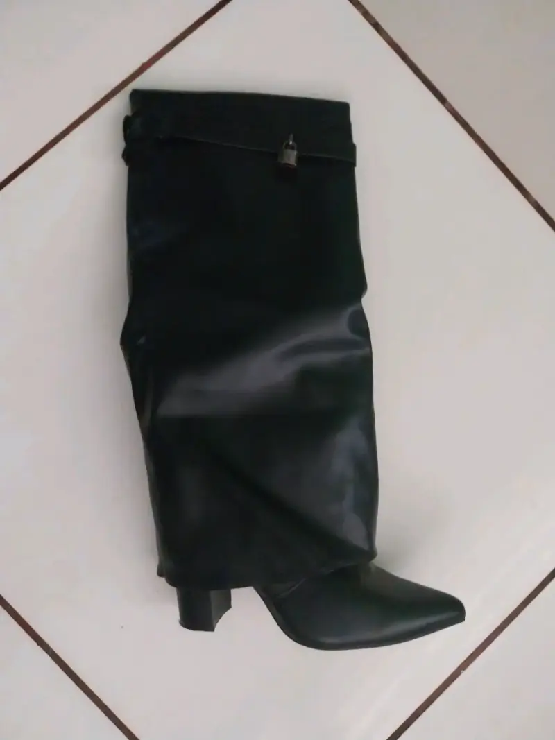Botas negras con candado, taco 6.5, nuevas - 3