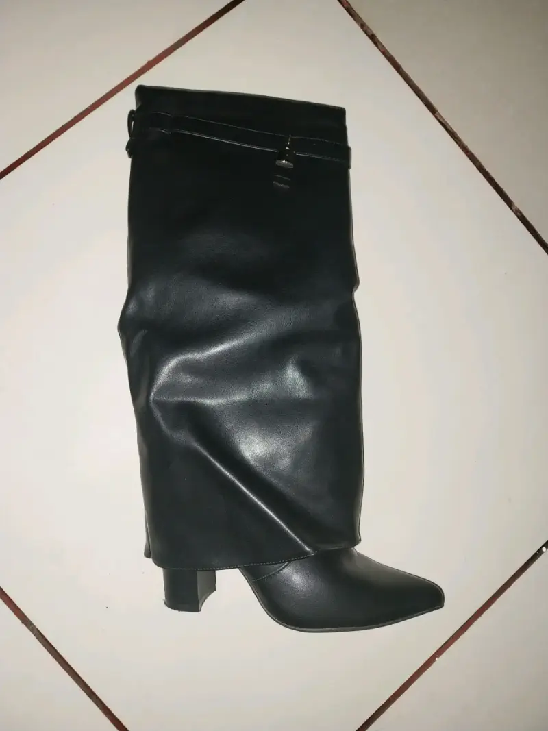 Botas negras con candado, taco 6.5, nuevas - 4