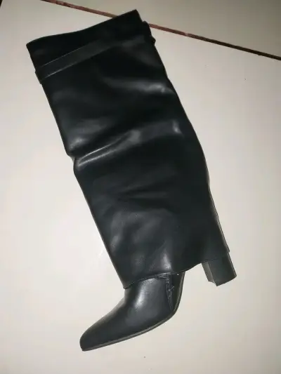 Botas negras con candado, taco 6.5, nuevas - miniatura 5
