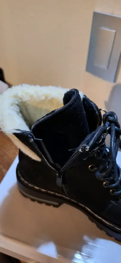 Botas negras con forro de lana - miniatura 2