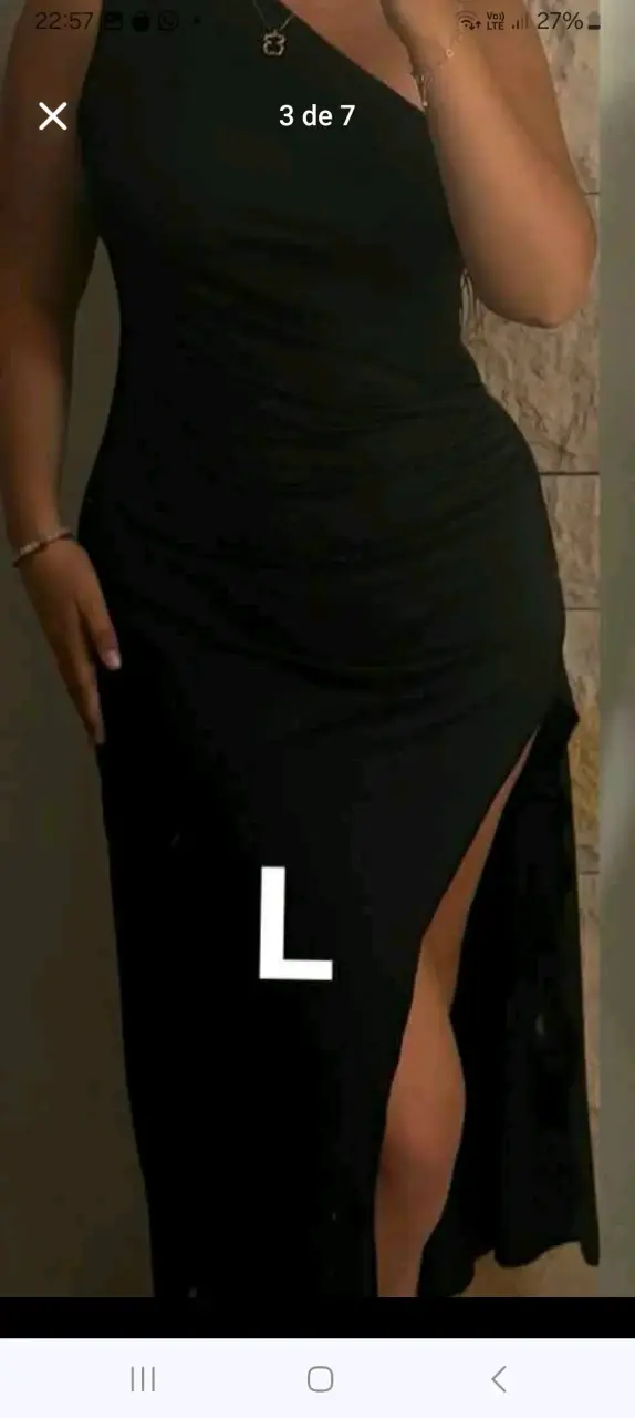 Vestido negro elegante con abertura lateral - 2