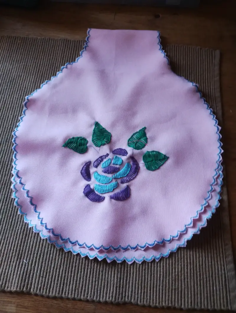 Set de esconeras bordados a mano - 3