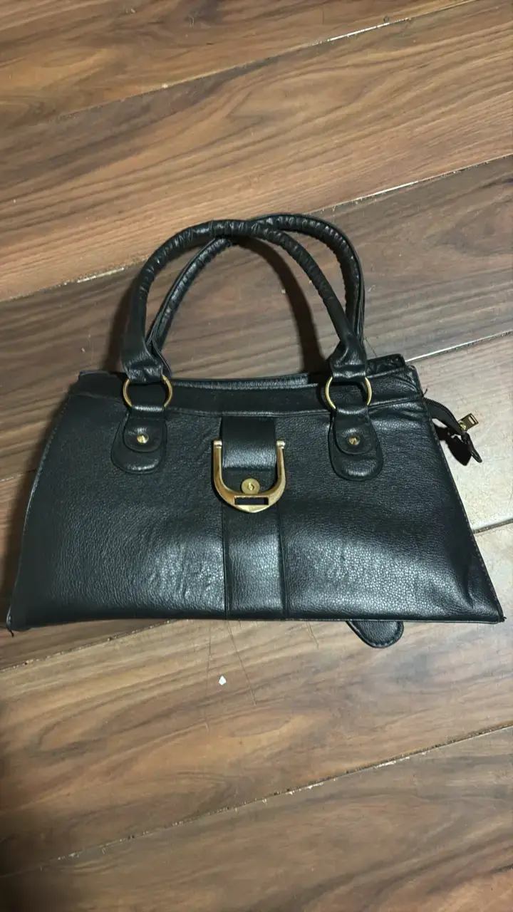 Cartera de cuero negra elegante - 1