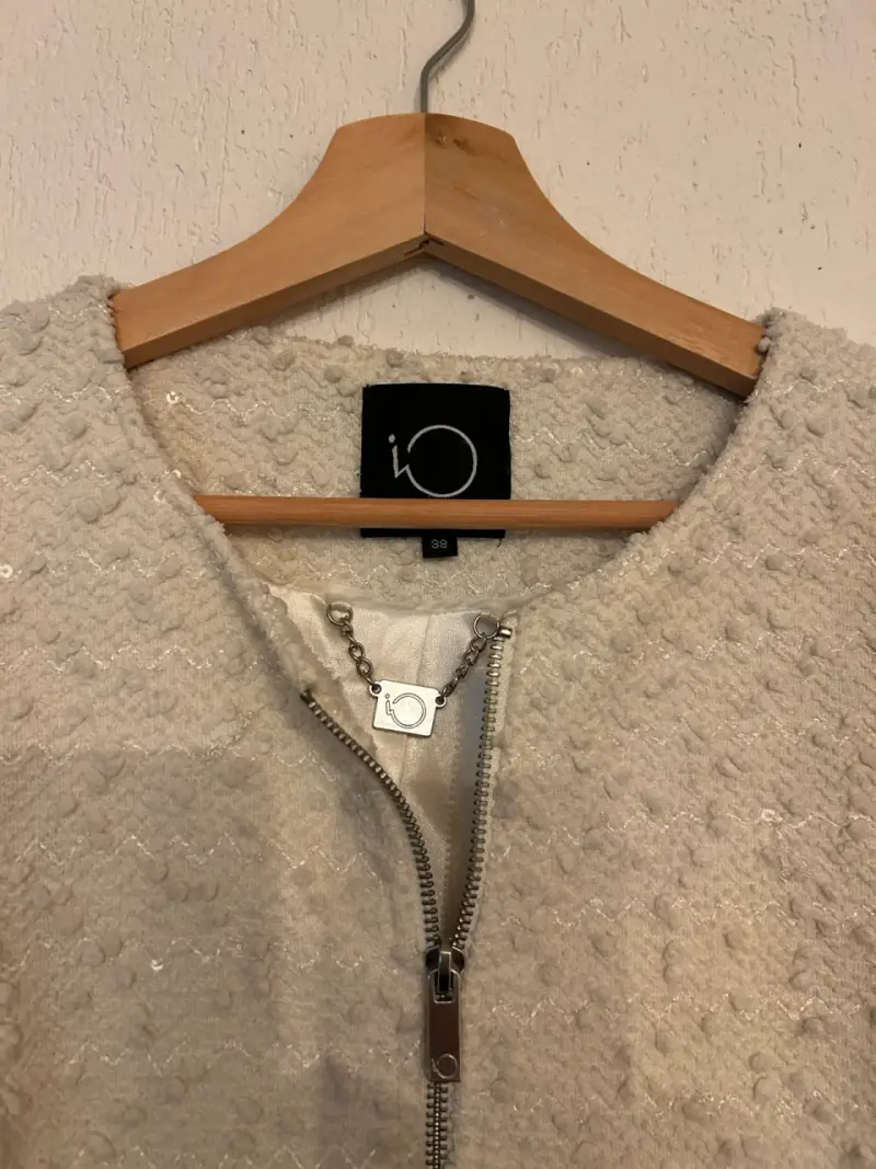 Chaqueta de mujer con mangas de cuero sintético - 2