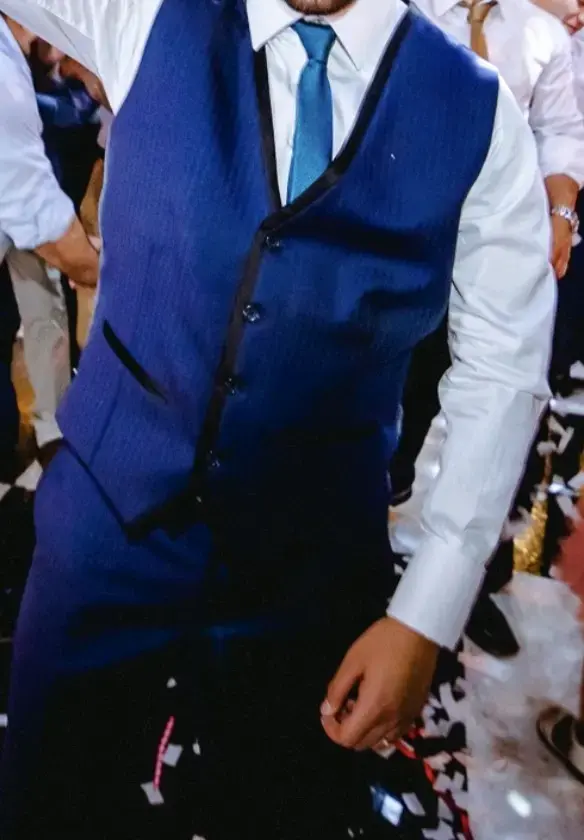 Traje de Hombre Azul con Chaleco Elegante - 1
