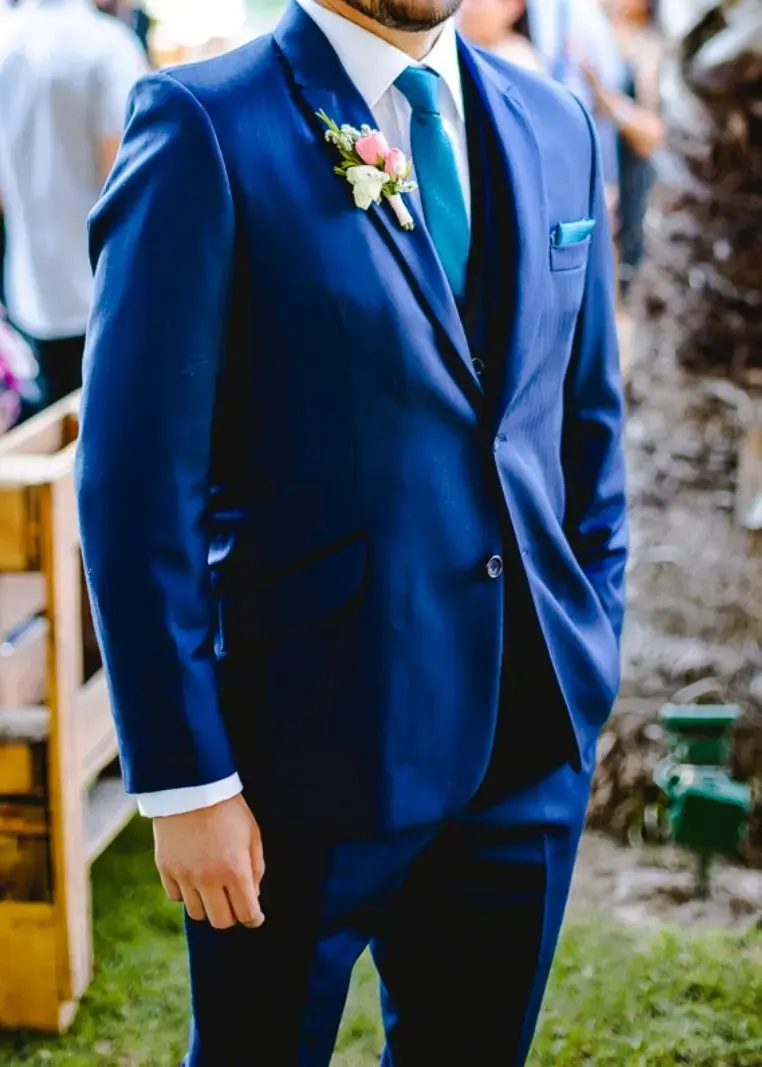 Traje de Hombre Azul con Chaleco Elegante - 2