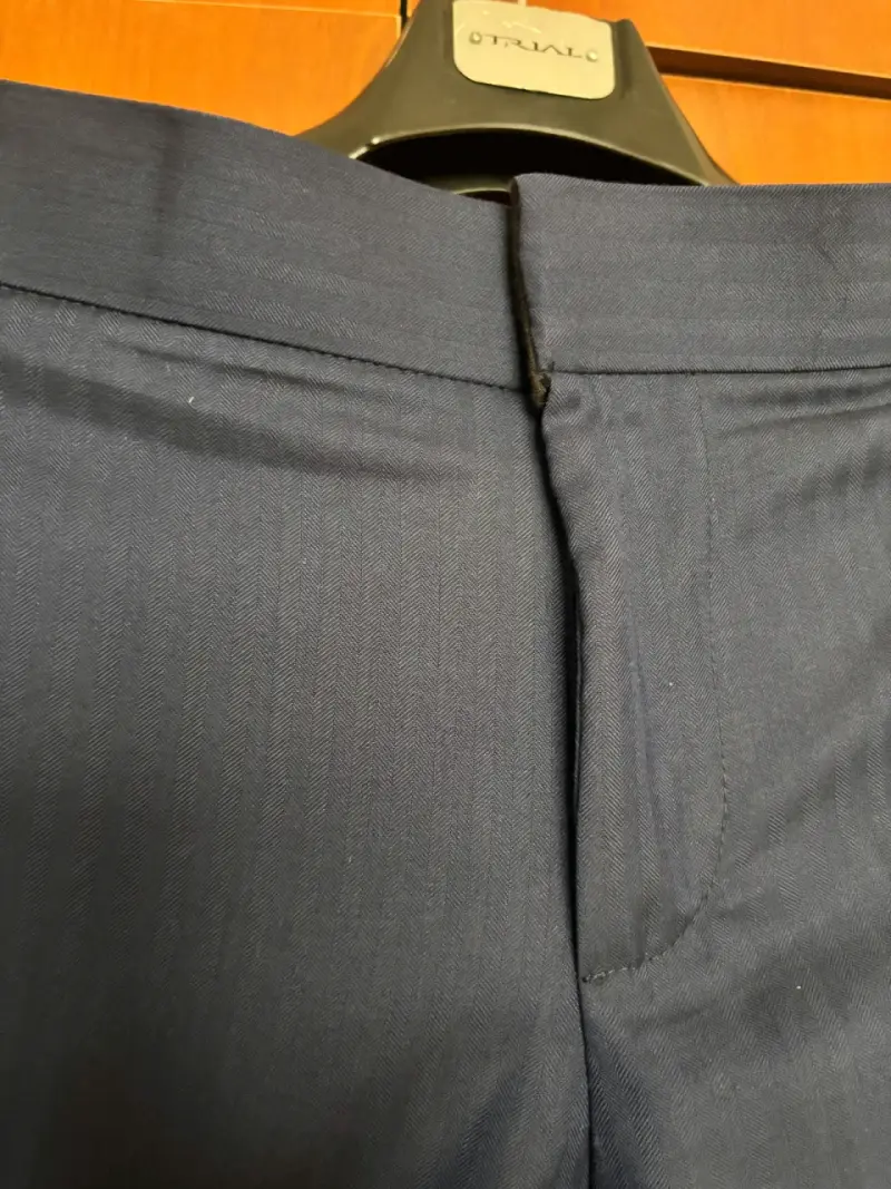 Traje de Hombre Azul con Chaleco Elegante - 4