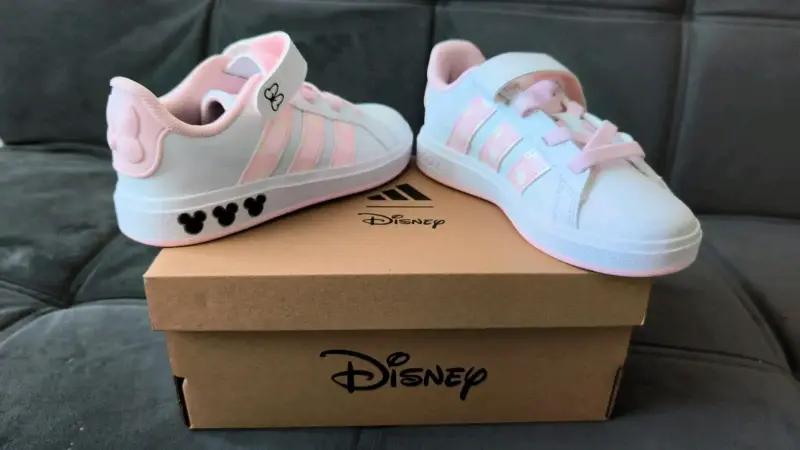Zapatillas NUEVAS Disney Adidas blanca y rosada - 1