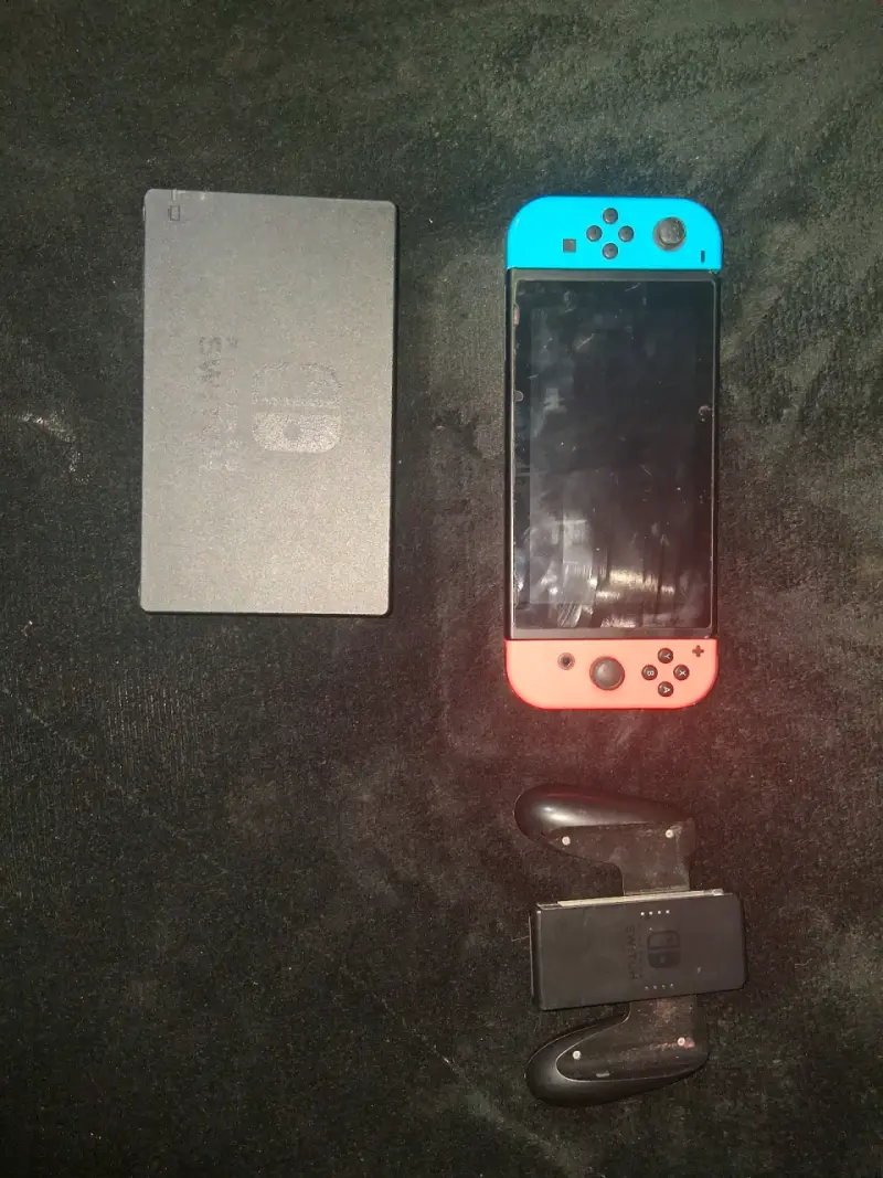 Consola Nintendo Switch con Joy-Con Azul y Rojo - 1