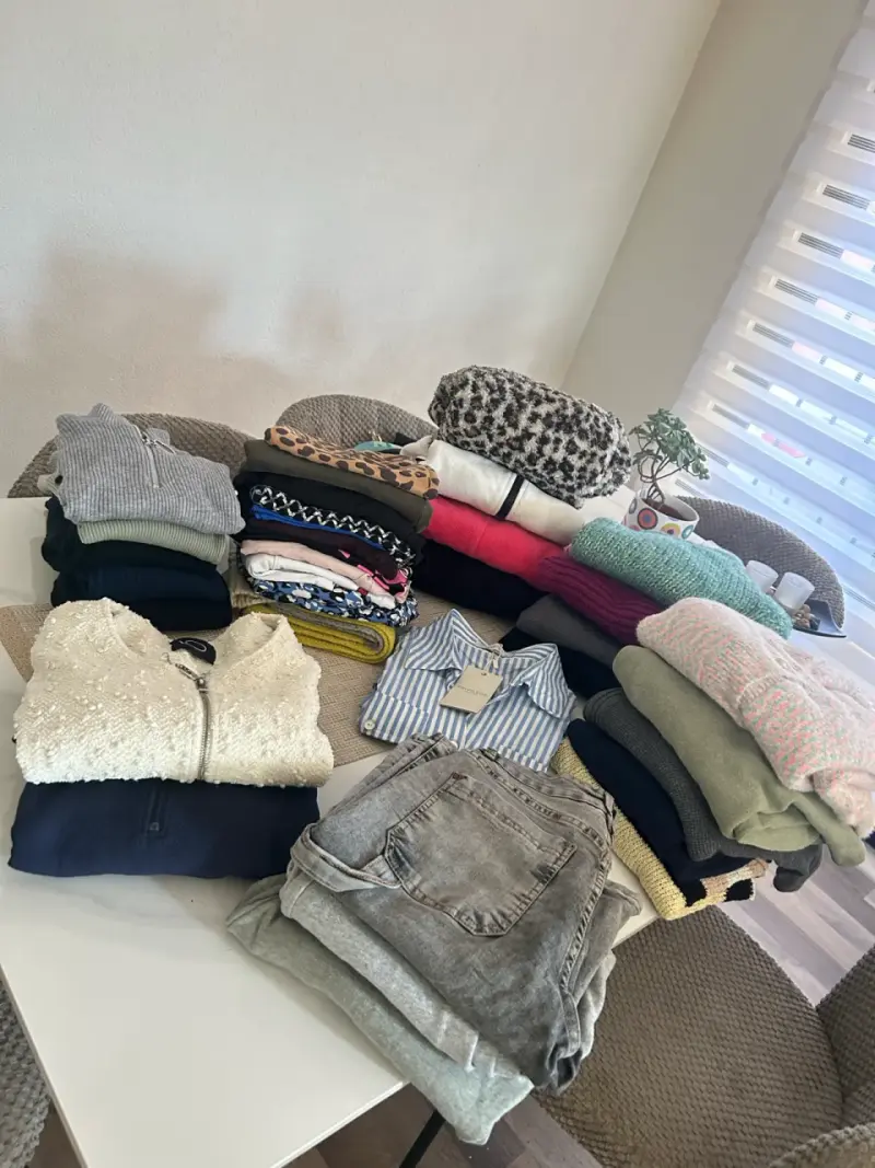 Lote de ropa variada para mujer en buen estado