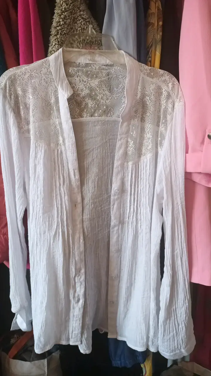 Blusa blanca de encaje para mujer