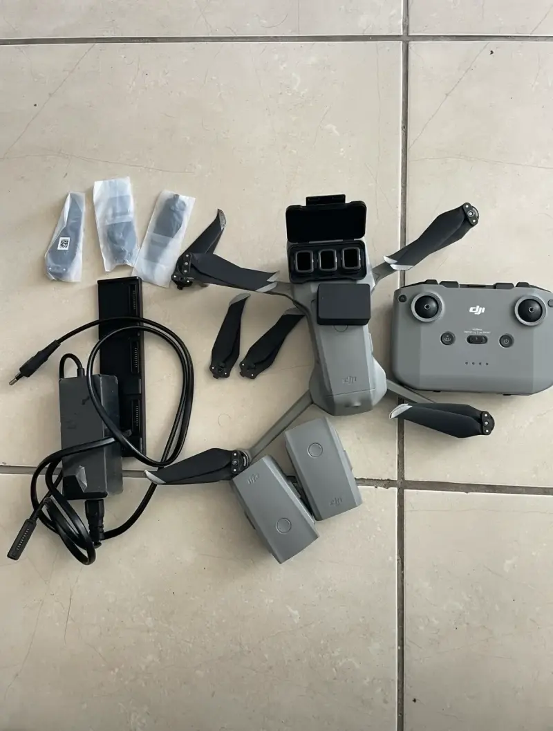 Drone DJI con accesorios completos - 1
