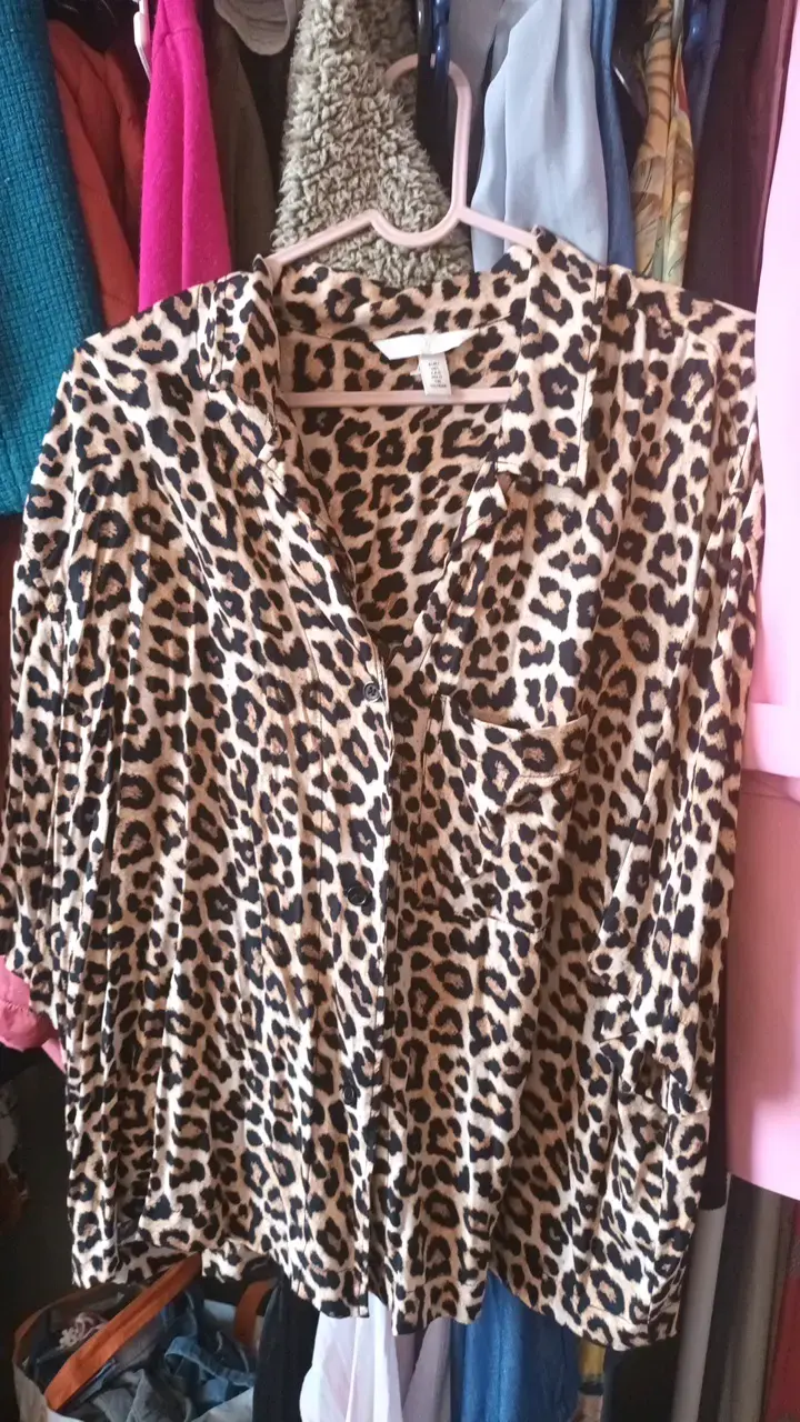 Blusa de mujer estampado leopardo