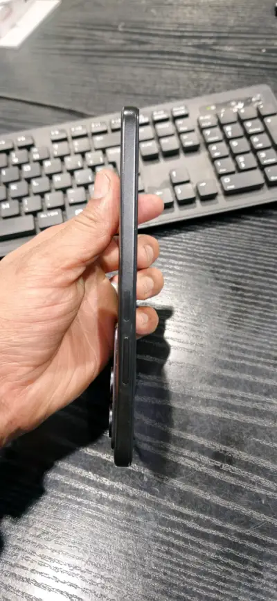 Smartphone Xiaomi Redmi 5G con HyperOS - miniatura 4