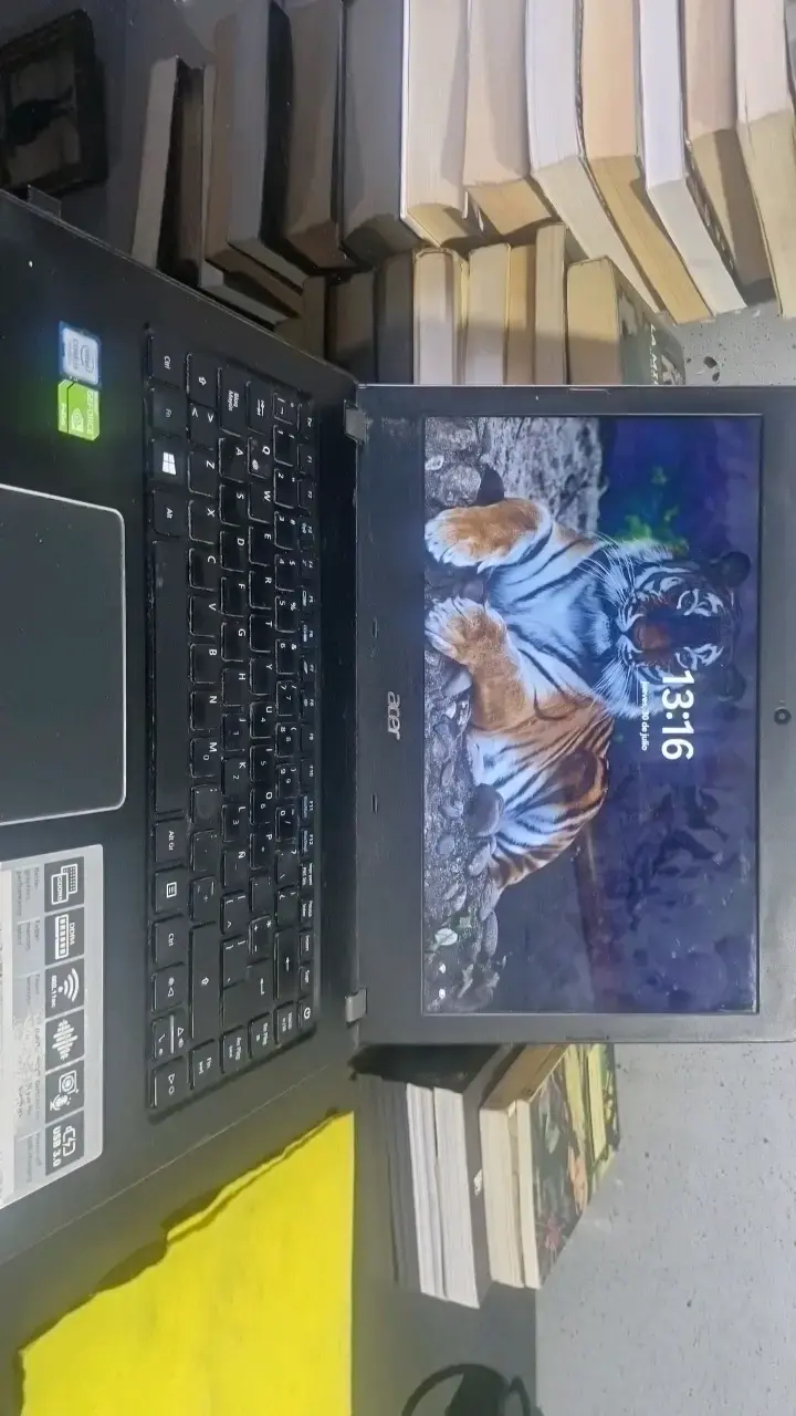 Notebook Acer con pantalla de 14 pulgadas - 1