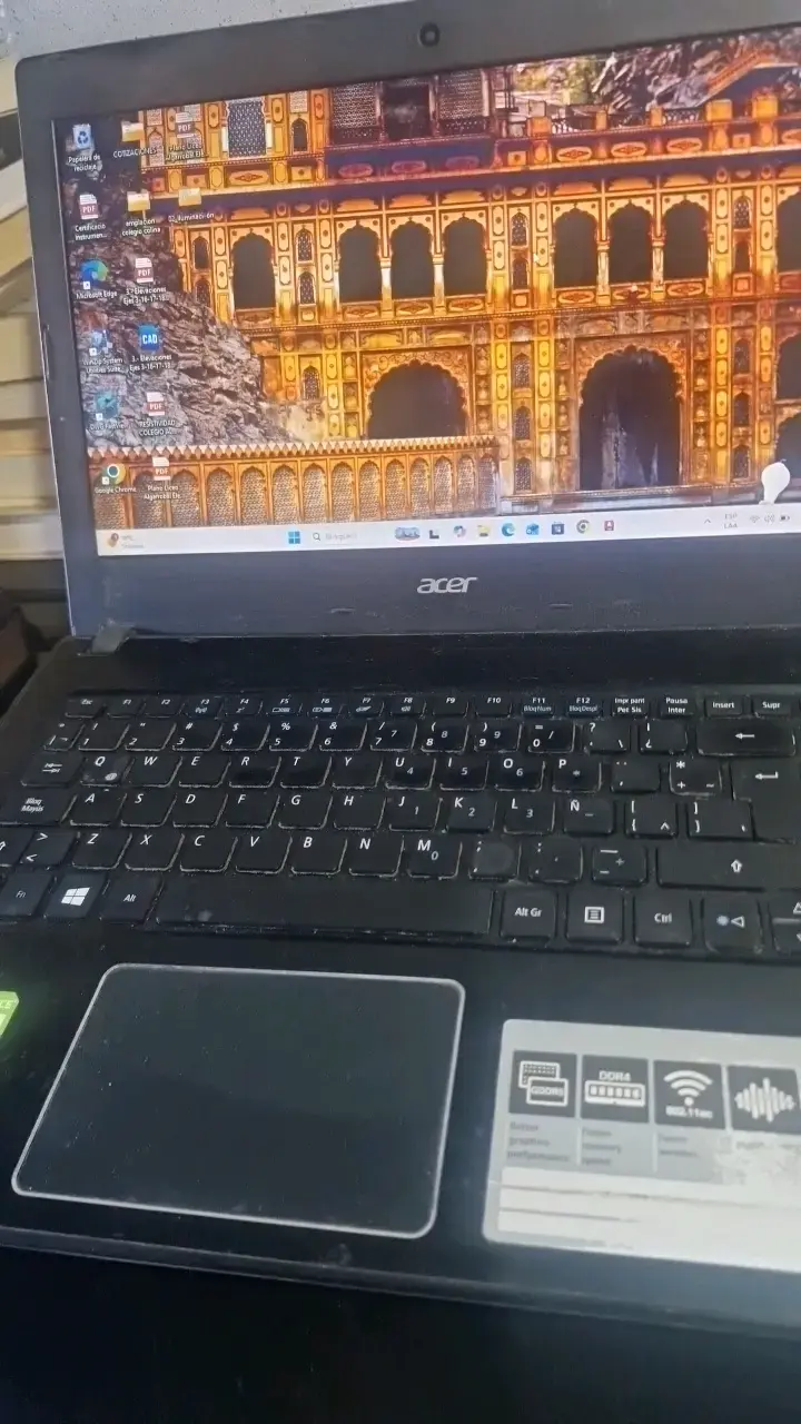 Notebook Acer con pantalla de 14 pulgadas - 3