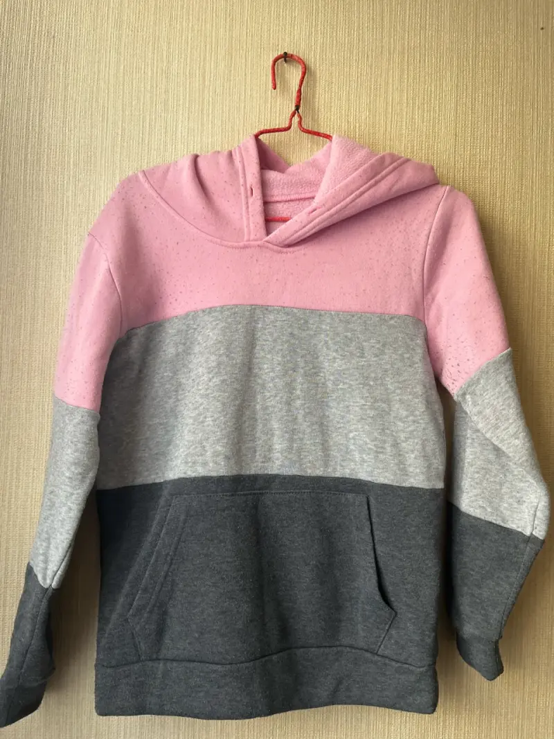 Polerón con capucha tricolor para mujer
